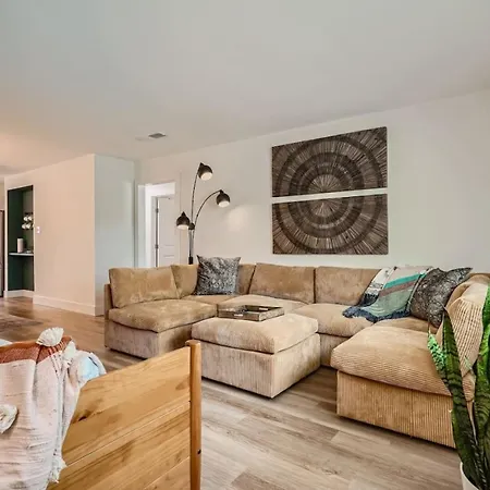 South Austin Bachelorette Hideaway - Sleeps 8